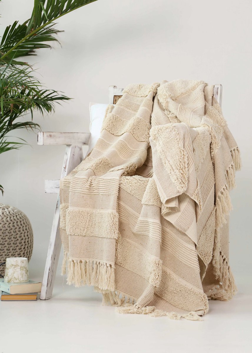Urbane Hide | Getextureerde Sierplaid met Franjes | SierPlaids | 130x165 cm | met Franjes | 100% Katoen | Beige