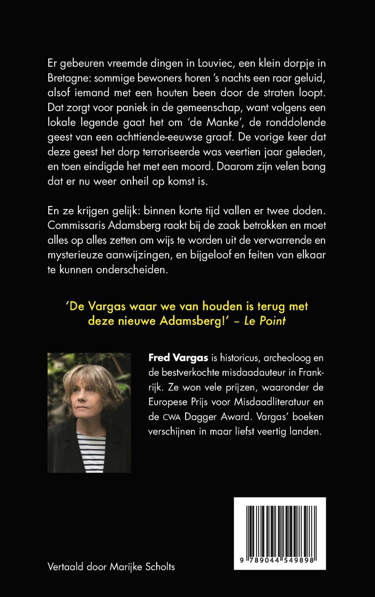 Vrouwenportret van Fred Vargas, auteur van de Adamsberg-reeks. Tekst: 'De Vargas waar we van houden is terug met deze nieuwe Adamsberg!' - Le Point.