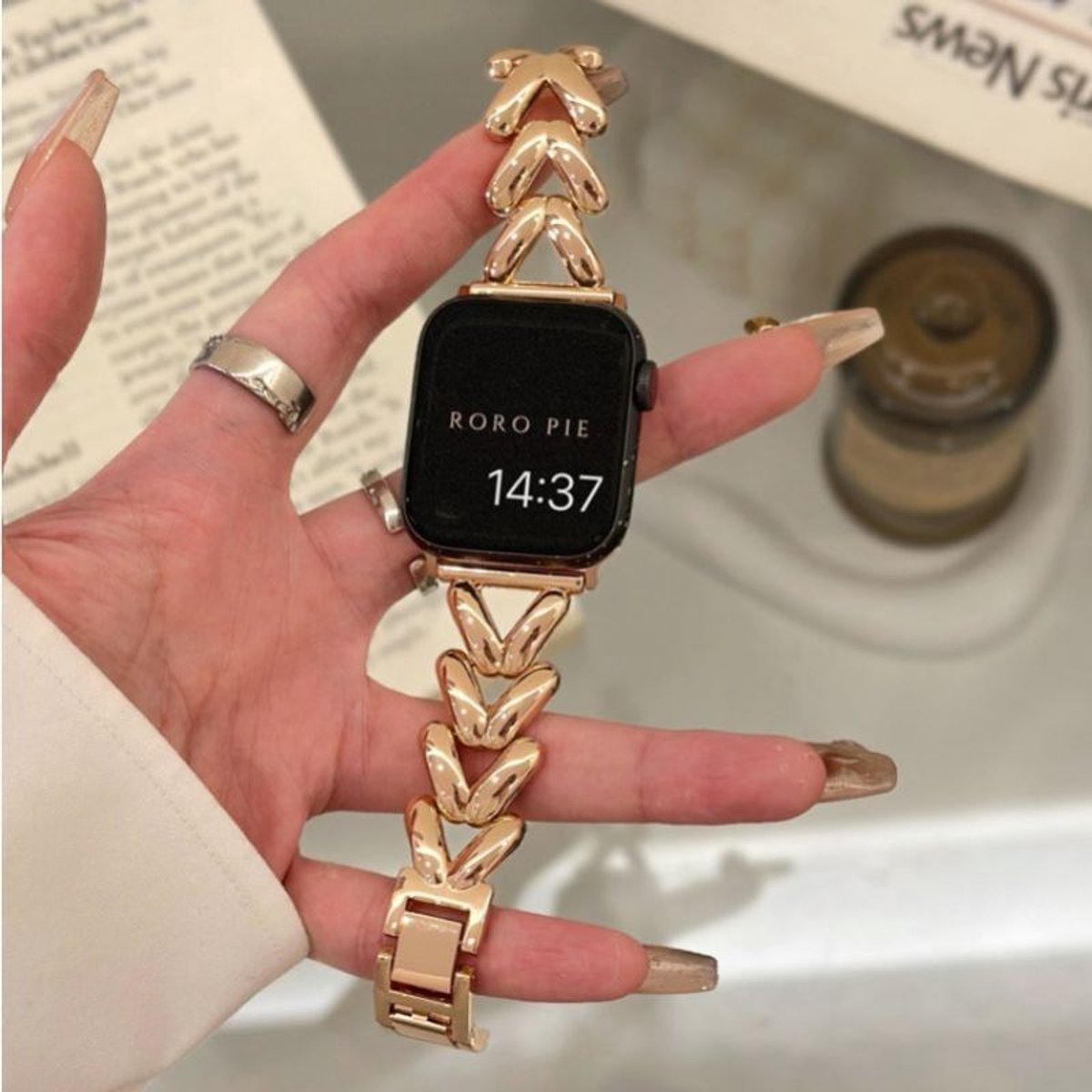 Apple Watch Bandje Metaal - Verstelbare Luxe Armband - Zinklegering - Geschikt voor Apple Watch 42-44-45-46-49 mm (Series 1 t-m 10) - Rosegoud