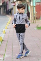 Kindertrainingspak – 2-delig (hoodie + broek) Comfortabel & Modieus| 16b
