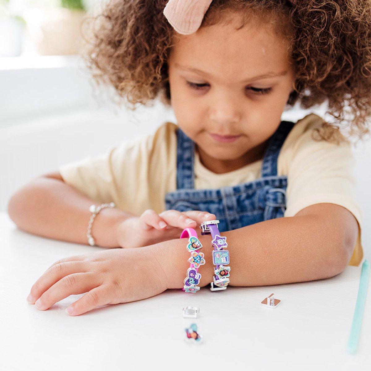 Disney Frozen Totum 3 schuif armbandjes maken met 18 bedels - knutselen speelgoed meisjes vanaf 3 jaar - Olaf - Anna - Elsa prinsessen cadeautip — afbeelding 5