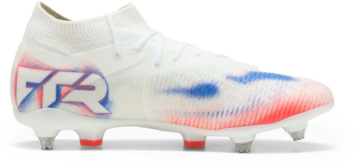 Puma Future 8 Match Mxsg voetbalschoenen in wit, zwart en glowing red, met synthetisch bovenwerk en metalen schroefnoppen.