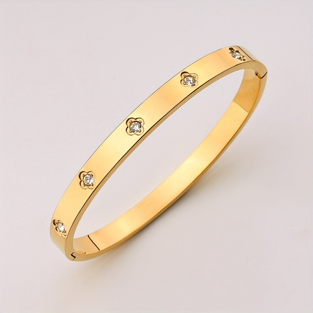 Sjika - Gold Plated Klavertje Vier Armband – Gelukshanger Dames – Luxe Sieraad - Cadeau