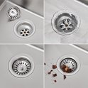 Évier en inox avec passoire amovible.