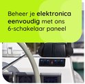 Schakelpaneel met blauw verlichte schakelaars en voltmeter gemonteerd op een boot stuurconsole.