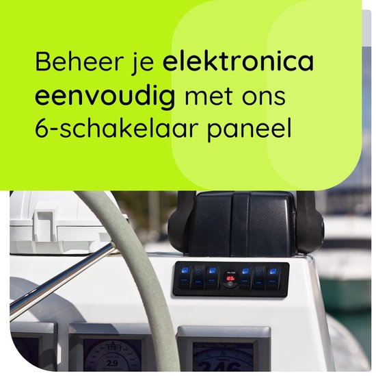 Schakelpaneel met blauw verlichte schakelaars en voltmeter gemonteerd op een boot stuurconsole.