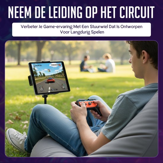 Jongen met oranje Joy-Cons in controller grip speelt racegame op tablet in het park.