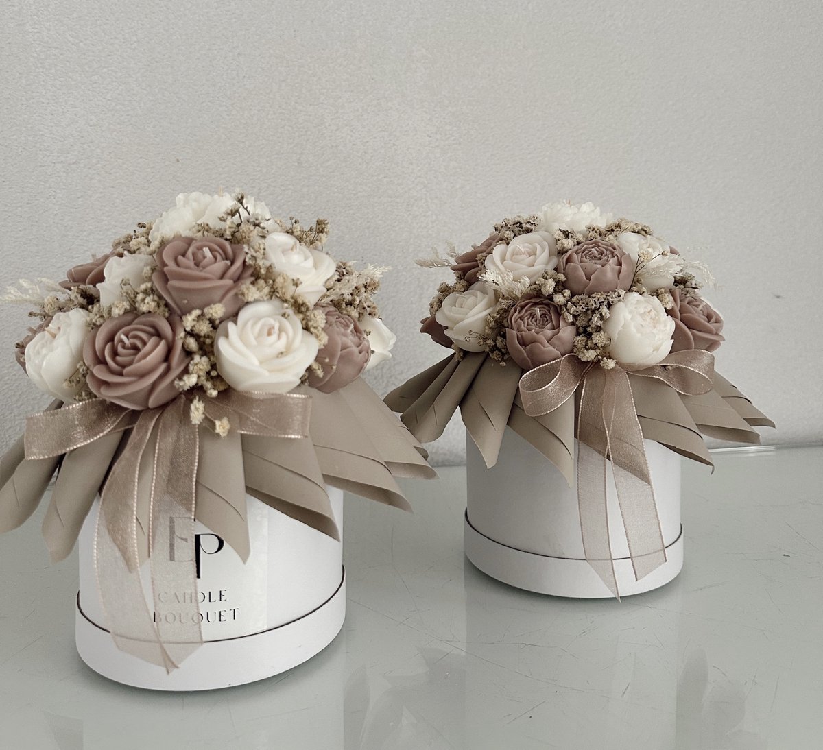E Pure Candles - Handgemaakte Kaars Bloemen Boeket - Candle Bouquet - Bruin & Wit