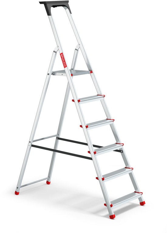 Een opengewerkte, aluminium Baulich trap met 6 treden en rode antislip voeten, op een witte achtergrond.