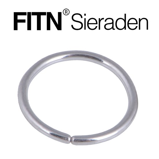 Eén zilverkleurige titanium segmentring.