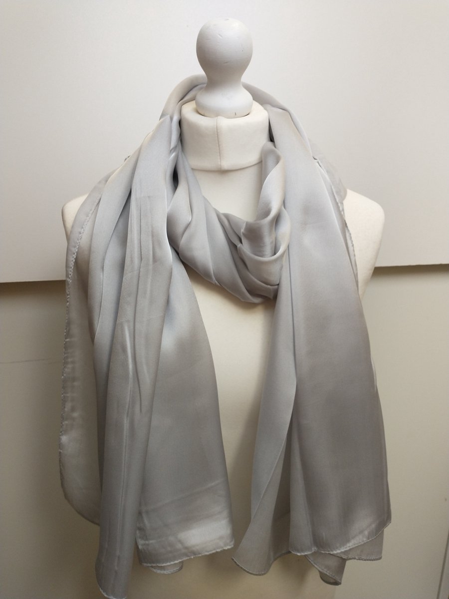 Lange glanzende dunne dames sjaal Marlina-effen zilver grijs-satijnlook-omslagdoek-stola