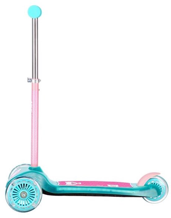 Trottinette rose à paillettes avec base et roues turquoise. Guidon réglable avec poignées bleues.