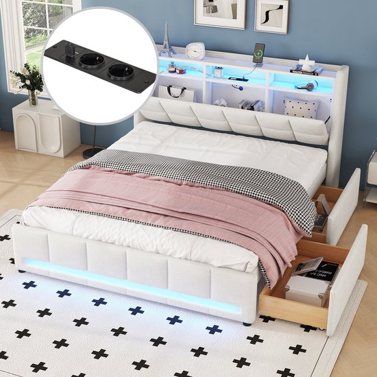 Wit gestoffeerd bed met open lades, opbergvakken in het hoofdbord met blauwe LED-verlichting en een detail van een zwart stopcontact met USB-poorten.