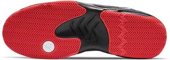 Zool van zwarte Jordan sneakers met rood visgraatprofiel en wit Jumpman-logo.