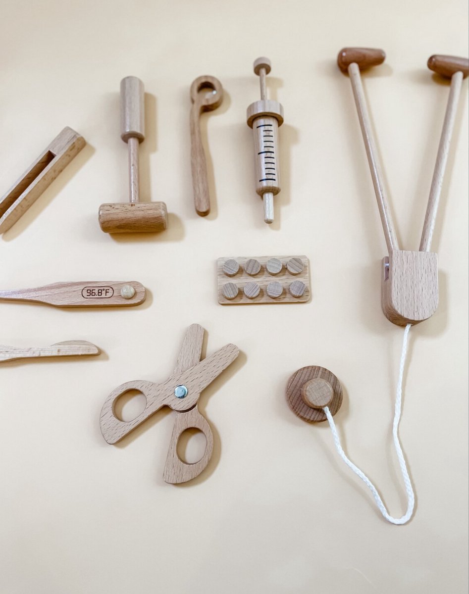 WoodyDoody Houten Dokterset Speelgoed - 9 delig HOOGWAARDIG Hard Hout Speelgoed Rollenspel met OPBERGZAK - Speelgoeddokterset - Gereedschap - Thermometer- Doktersset - Dokterskoffer - Speelgoed - Vanaf 1 jaar - Educatief Speelgoed - Ontwikkeling — afbeelding 4