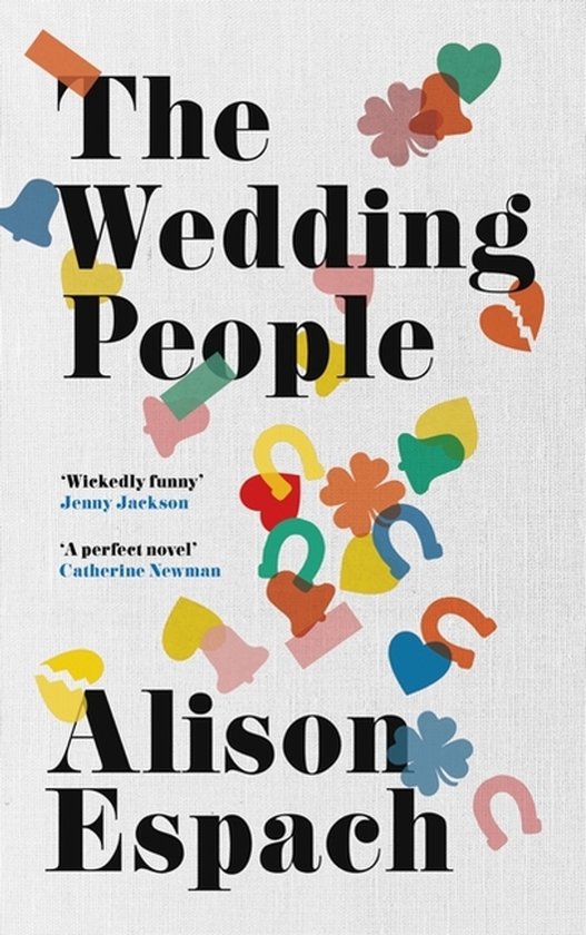 Boek 'The Wedding People' van Alison Espach met veelkleurige symbolen zoals klavertjes, hoefijzers en klokjes.