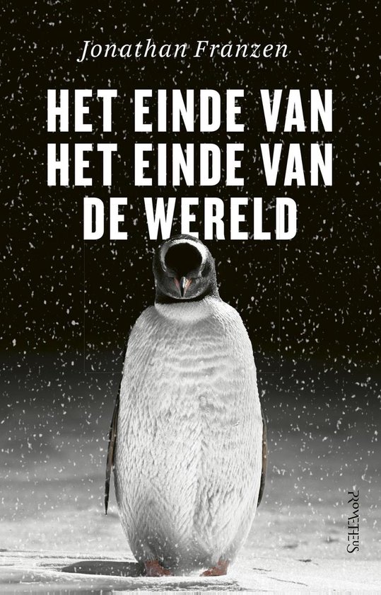 Boekomslag met een pinguïn op een besneeuwde achtergrond, met de tekst 'Jonathan Franzen HET EINDE VAN HET EINDE VAN DE WERELD'.
