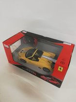 RC car Ferarri geel.