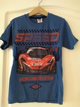 Stoer blauw T-shirt met rode racewagen 152