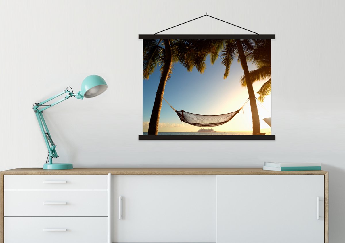 Posterhanger incl. Poster 60x45 cm - Schoolplaat - Palmboom - Hangmat - Zonsondergang - Textielposter - Zwarte latten