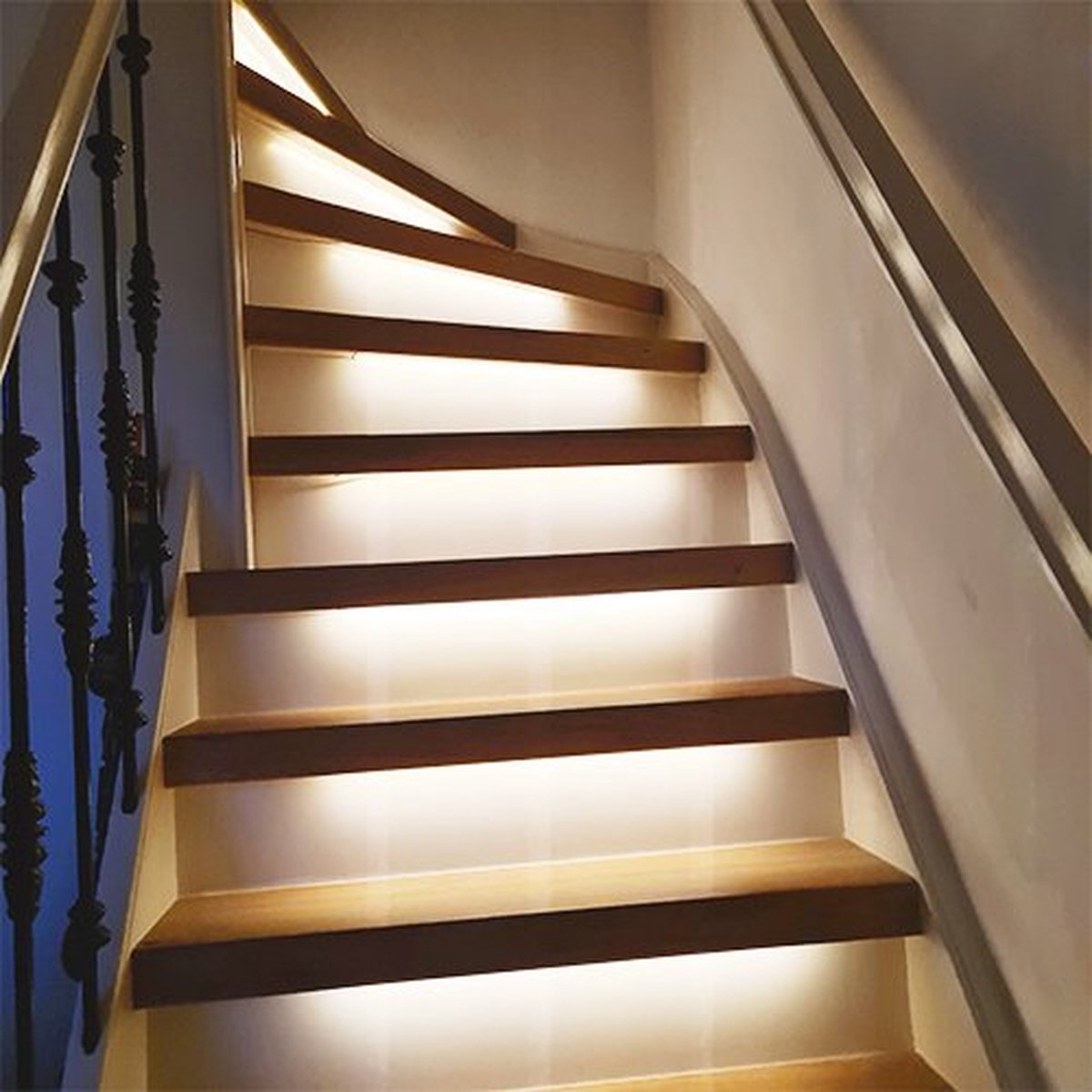 Luxe LED Trapverlichting Set Met Bewegingssensor – Warm Wit Licht Voor Max 16 Treden 87