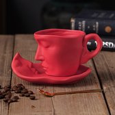 Prachtige kunstkus keramische oorhangende, met de hand gezette koffiekop en schotelset Rood