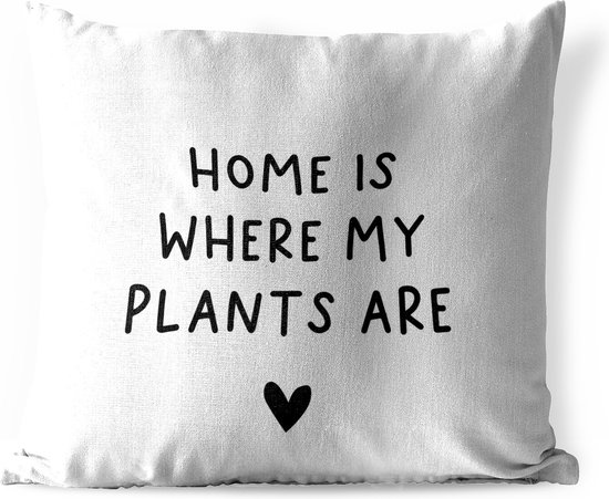 Foto: Buitenkussen engelse quote home is where my plants are met een hartje tegen een witte achtergrond 45x45 cm weerbestendig