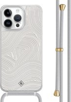 Casimoda® hoesje met grijs koord - Geschikt voor iPhone 13 Pro Max - Abstract Painted Waves - Afneembaar koord - TPU/polycarbonaat - Bruin/beige