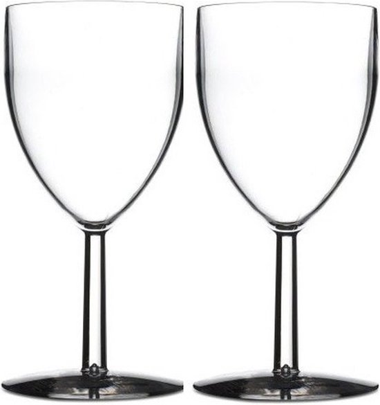 Twee lege, doorzichtige wijnglazen.
