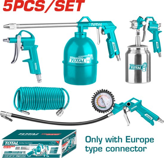 Vijfdelige TOTAL luchtgereedschapset in turquoise en zilver, inclusief spuitpistool, bandenpomp, blazer, slang en reinigingspistool.