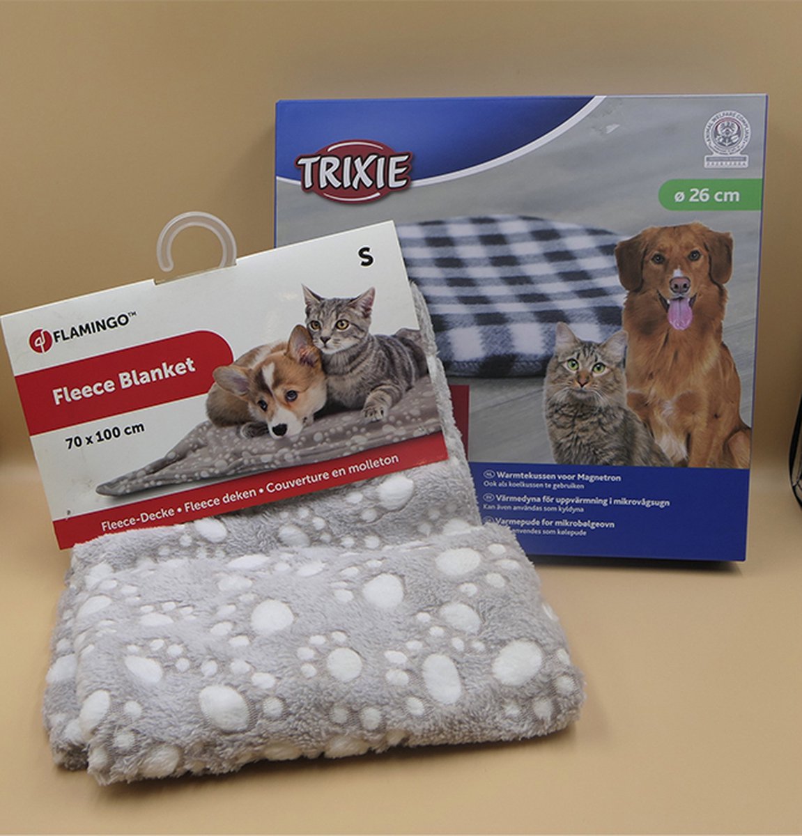 Trixie warmteschijf / koelteschijf - 26 cm snuggle safe met cover + fleece 70 x 100 cm, zacht, varierende kleuren combi