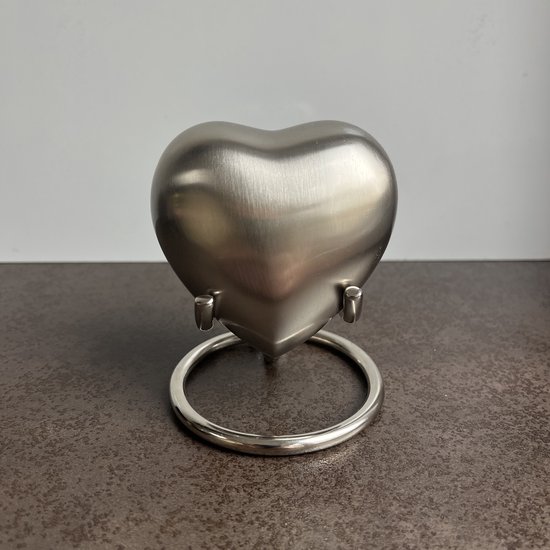 Mini urn - Zilver - Hart - Roestvrijstaal - Inclusief glanzend standaard en bewaardoos - Buiten & Binnen gebruik - Graveerbaar