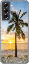Geschikt voor Samsung Galaxy S21 FE hoesje - Strand - Palmboom - Zonsondergang - Siliconen Telefoonhoesje