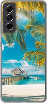 Geschikt voor Samsung Galaxy S21 FE hoesje - Strand - Palmboom - Zee - Siliconen Telefoonhoesje