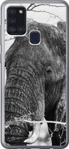 Geschikt voor Samsung Galaxy A21s hoesje - Olifant - Dieren - Takken - Natuur - Zwart wit - Siliconen Telefoonhoesje