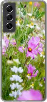 Geschikt voor Samsung Galaxy S21 FE hoesje - Bloemen - Natuur - Groen - Gras - Paars - Wit - Siliconen Telefoonhoesje