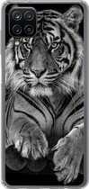 Geschikt voor Samsung Galaxy A12 hoesje - Sumatraanse tijger op zwarte achtergrond in zwart-wit - Siliconen Telefoonhoesje
