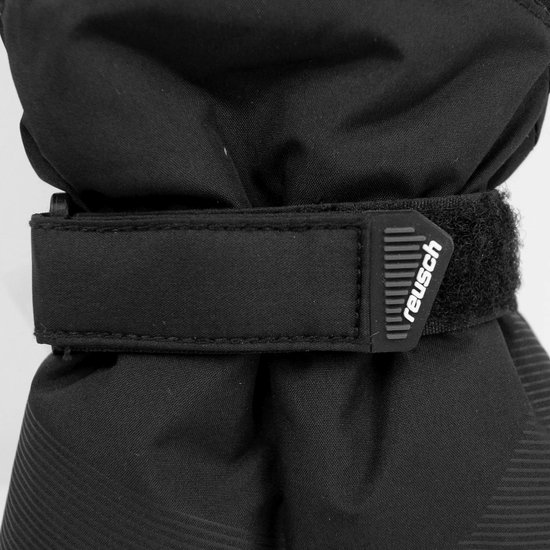 Sluiting met klittenband op een zwarte Reusch ski-handschoen.