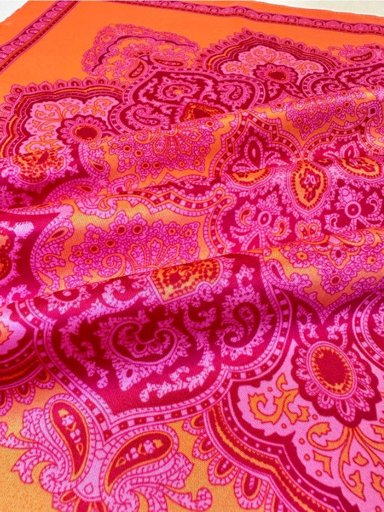 Sjaaltje met print - bandana met print - haarband - sjaaltje meerkleurig - bandana - vierkant sjaaltje met print - bandana sjaaltje - oranje sjaal - Wk 2026 - oranje - orange - oranje accessoire — afbeelding 3