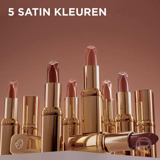 Een verzameling van gouden huls lippenstiften met roze-bruine kleuren.