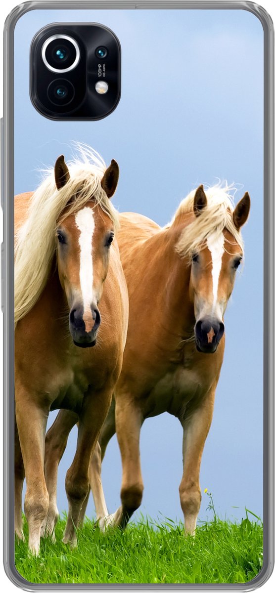 Telefoonhoesje Geschikt voor Xiaomi Mi 11 hoesje - Paarden - Gras - Lucht - Siliconen Telefoonhoesje Telefoonhoesje