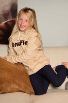 Knuffle Classic Hoodie® | Van het bekende Nederlandse merk Knuffle® | Linda: "De perfecte hoodie voor jouw kind! Stijlvol en comfortabel" | Duurzaam geproduceerd in Portugal | Voor jongens en meisjes | In 4 kleuren, dit is maat 122-128, kleur Zand