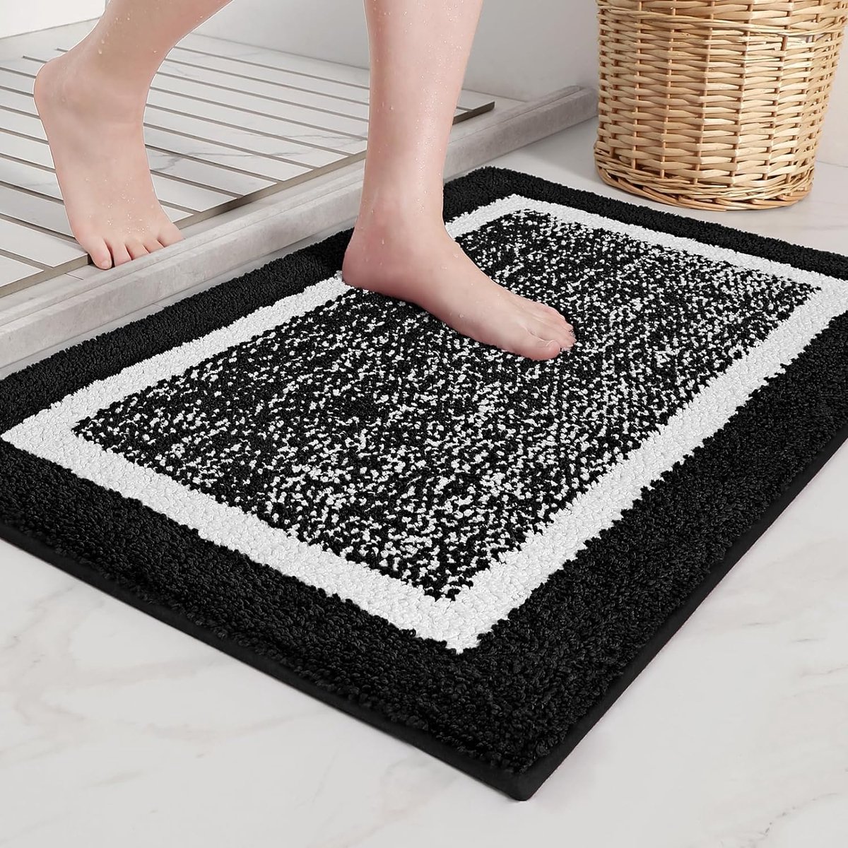 Badmat, 50 x 75 cm, badkamertapijt, antislip, zachte badmat, machinewasbaar, microvezel, absorberend, tapijt voor badkamer (zwart)