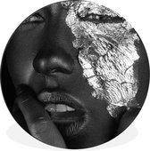 Femme à la lueur argentée avec main Cercle mural aluminium ⌀ 140 cm