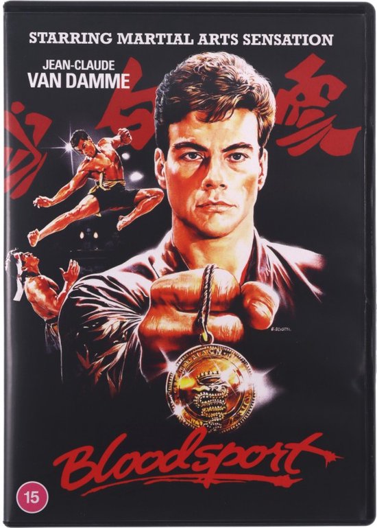 Voorzijde DVD Bloodsport met Jean-Claude Van Damme die een medaille vasthoudt, rode tekst en vechters.