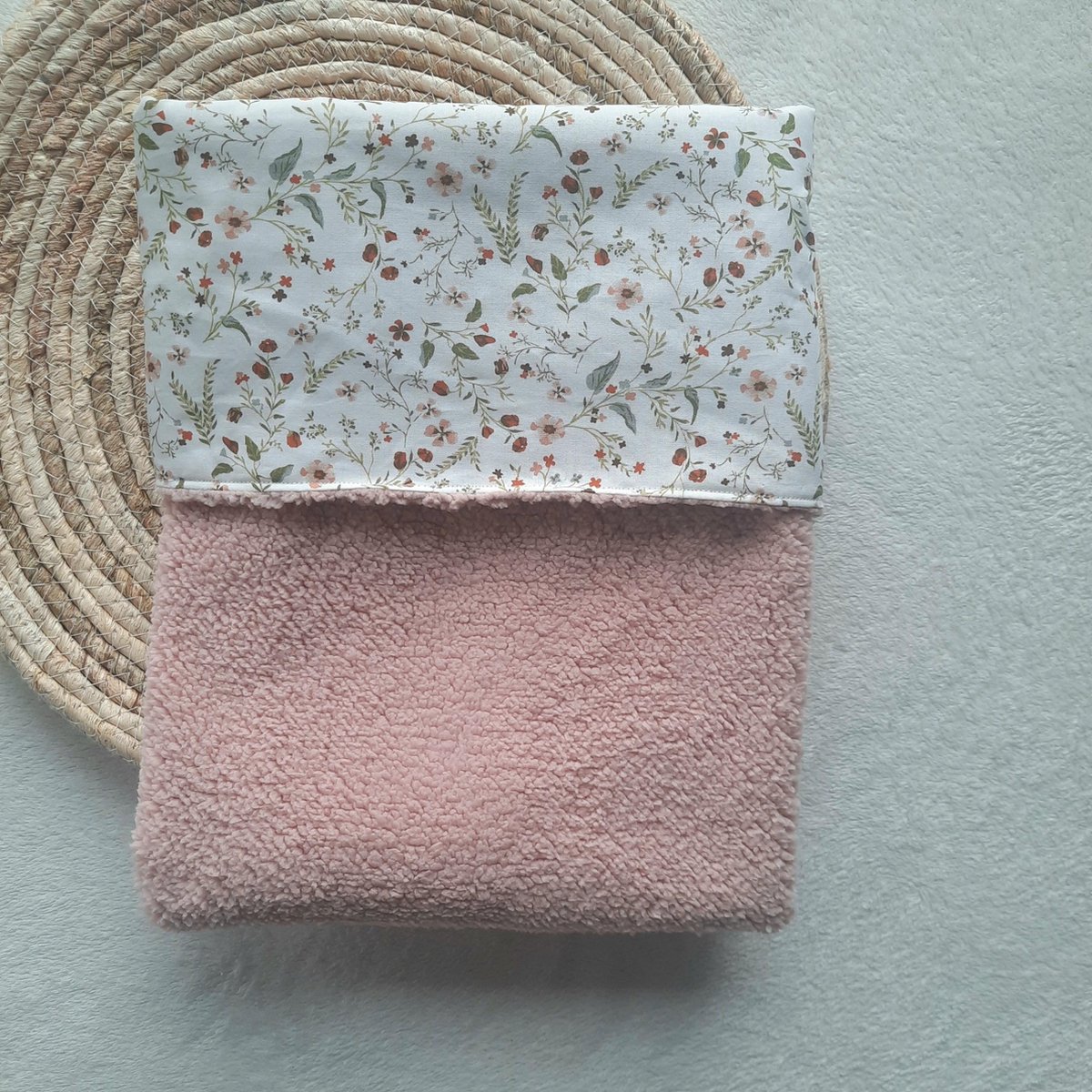 Wiegdeken - teddystof roze - katoenstof 1000 bloemetjes - 70 x 100 cm - Handgemaakt - Handmade