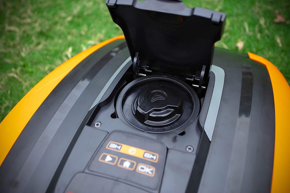 Afbeelding 2 van Robotmaaier – tot 260 m² – Bluetooth & App-bediening – 20V Lithium-ion – Mulchfunctie – Randsnijfunctie – 30% helling – 16 cm maaibreedte – 3 maaihoogtes (20–55 mm)