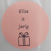 Sticker-verjaardag-basic-roze-elisa-gepersonaliseerd