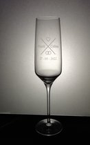 2 gegraveerde champagneglazen - champagneglas - set champagneglazen - glas- cadeau van glas - huwelijk - bruiloft - uniek - champagneglas met naam - uniek cadeau - bedankje gasten - ceremoniemeester - glas gravering