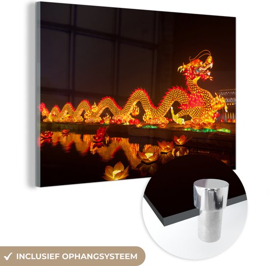 MuchoWow® Glasschilderij 90x60 cm - Schilderij acrylglas - Een Chinese draak met licht - Foto op glas - Schilderijen